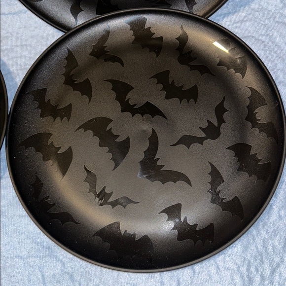 New Mainstays Set of 4 Black Bat Pattern Plastic Dinner Plates - Picture 8 of 13